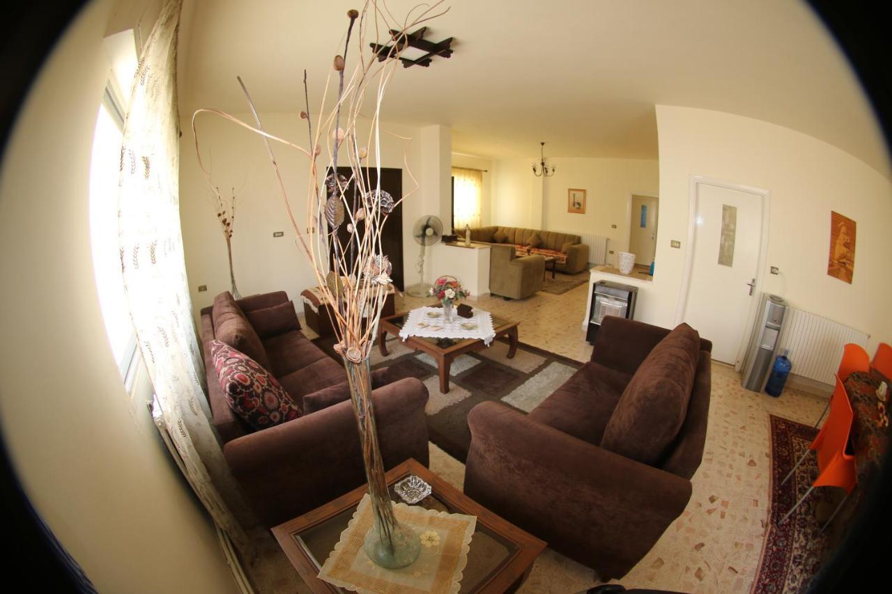 Alice & Andrew Apt. Few Steps To Madaba Old City Center Esterno foto