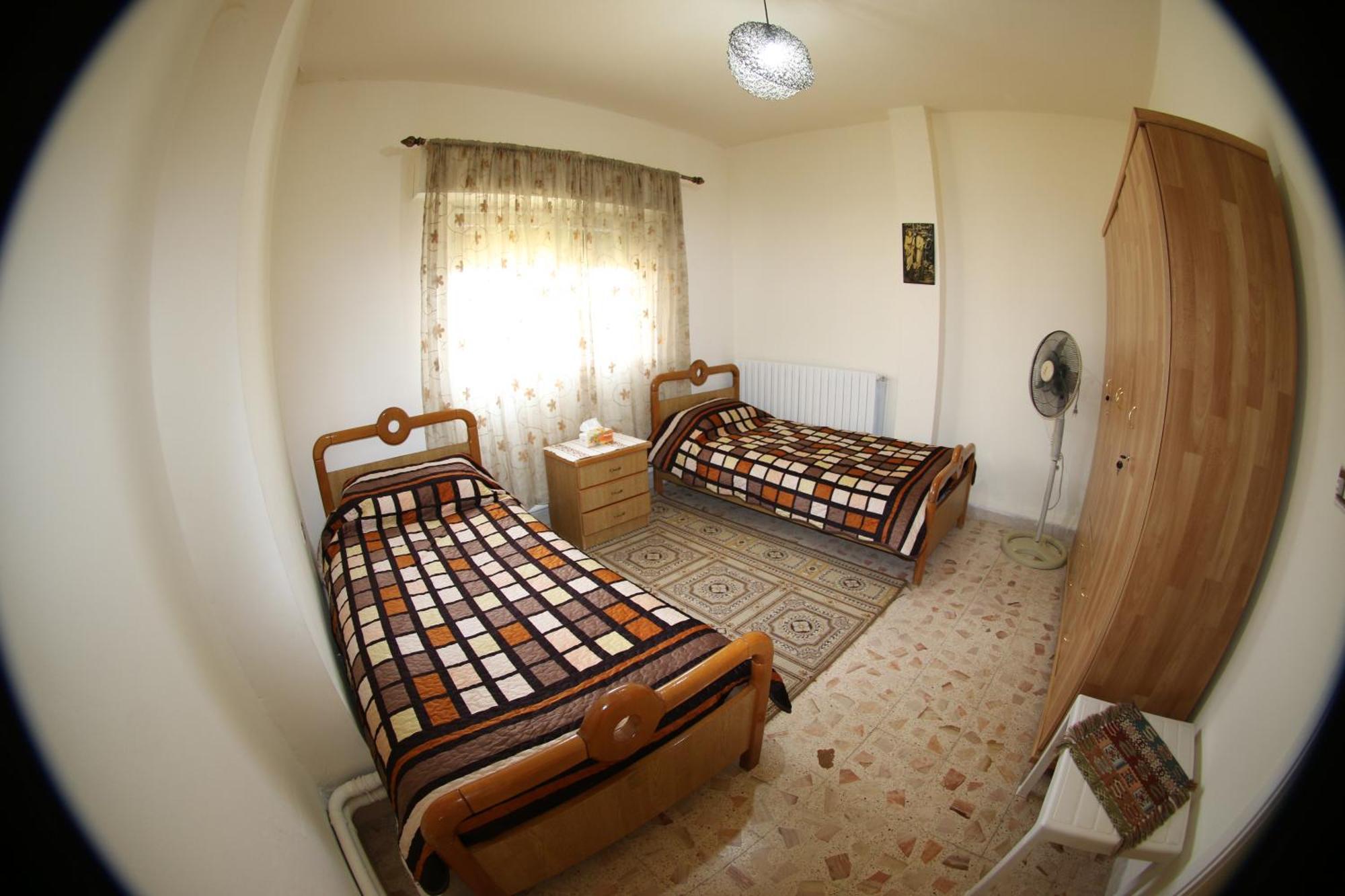 Alice & Andrew Apt. Few Steps To Madaba Old City Center Esterno foto